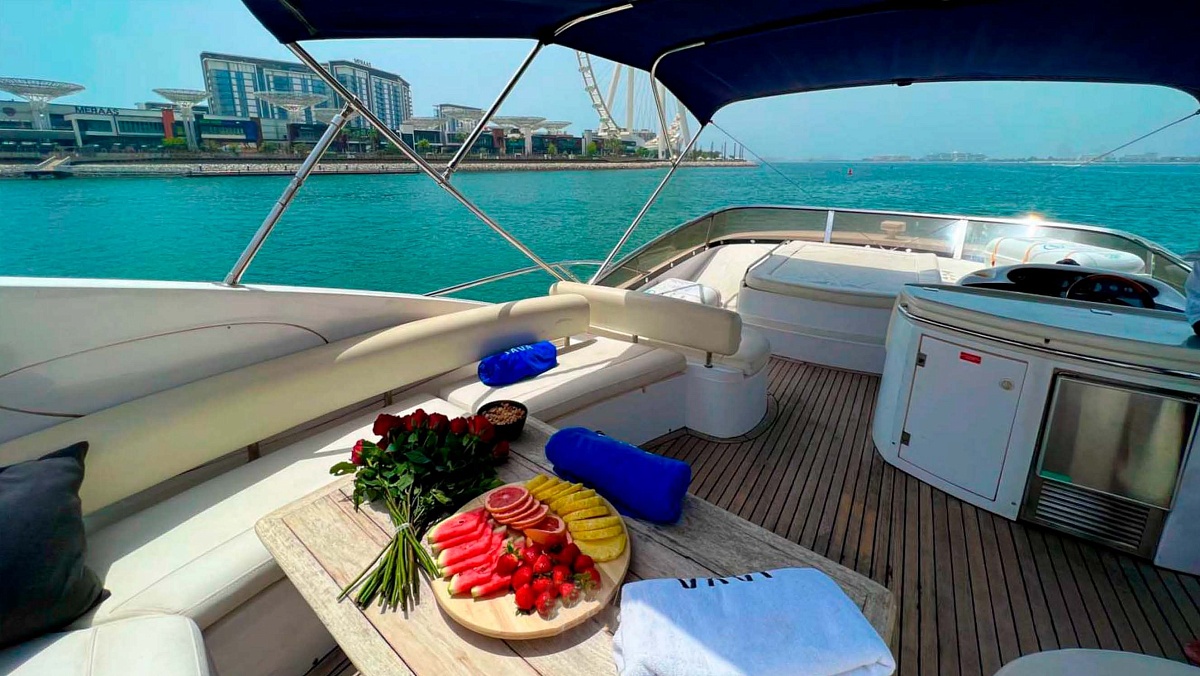 Арнеда яхты Sunseeker 64 с флайбриджем в Дубае, ОАЭ